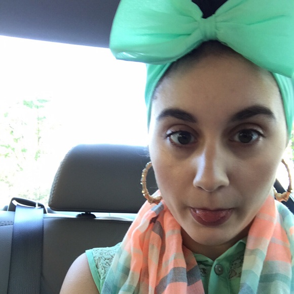 Meet your Posher, Allison - Picture 2 of 9